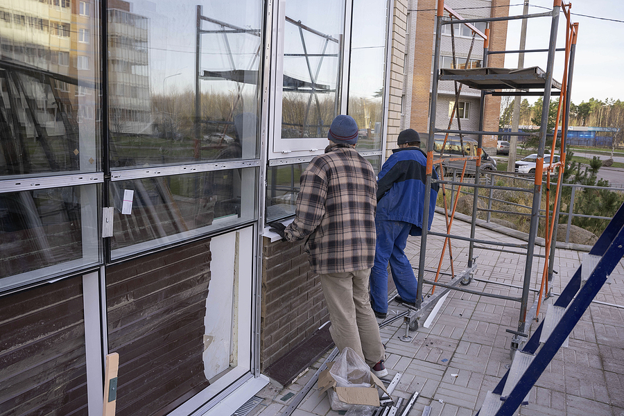 The Advantages of Hiring a Certified Replacement Window Contractor